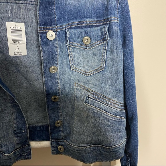 NWT Torrid Crop Denim Jacket - Medium Wash. Size 1. - Picture 3 of 13